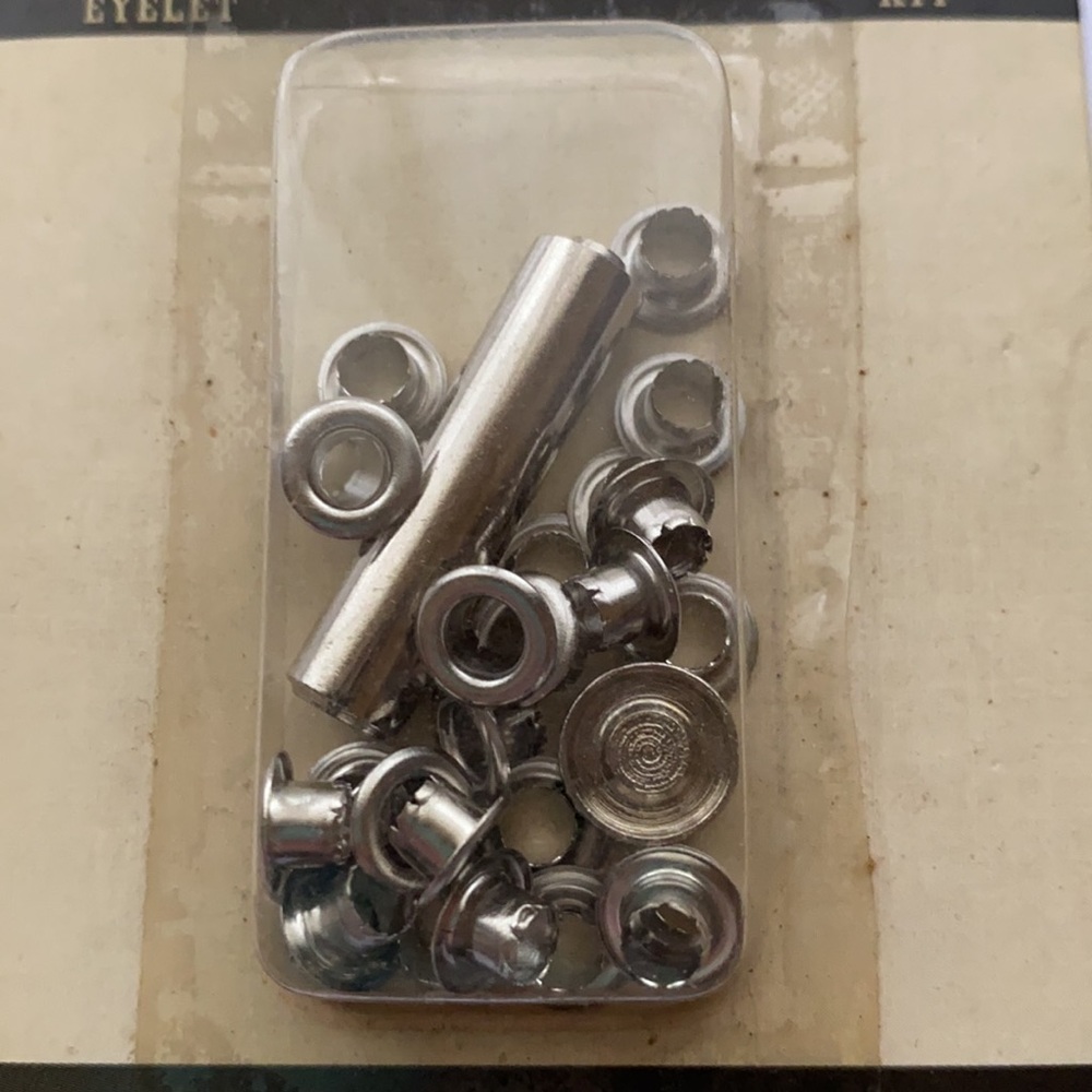 2011 Sew-ology Fastener 25 eyelets 2 tools 5/32 inch 3.97mm 759779 - Picture 2 of 7